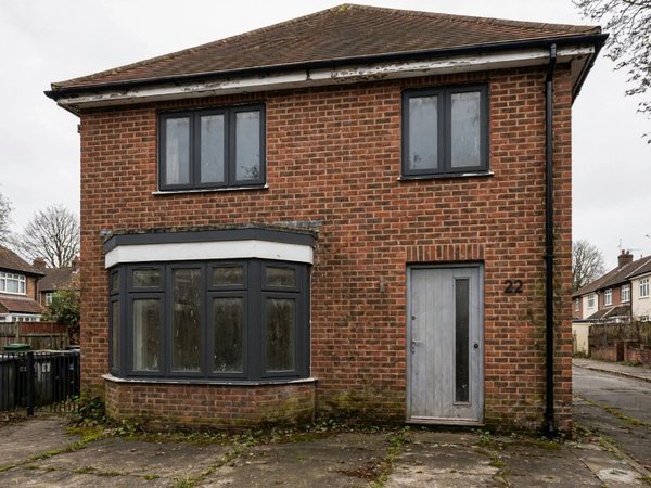 The same house as Facet Pro showed it with anthracite windows; the brick, door and roofline unchanged